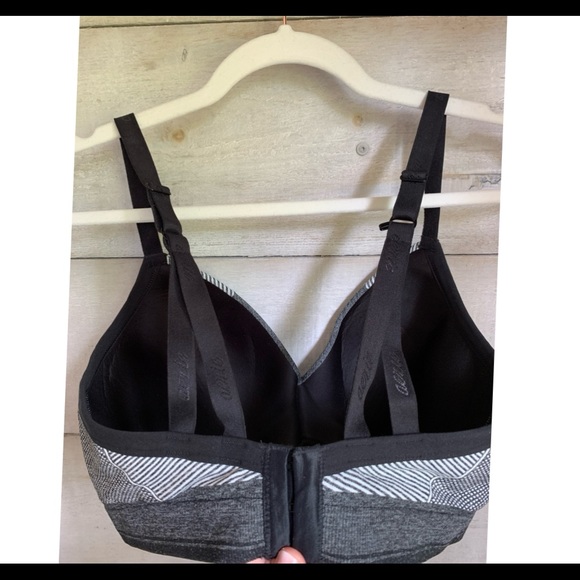 Aerie deep V wireless bra - Picture 5 of 12